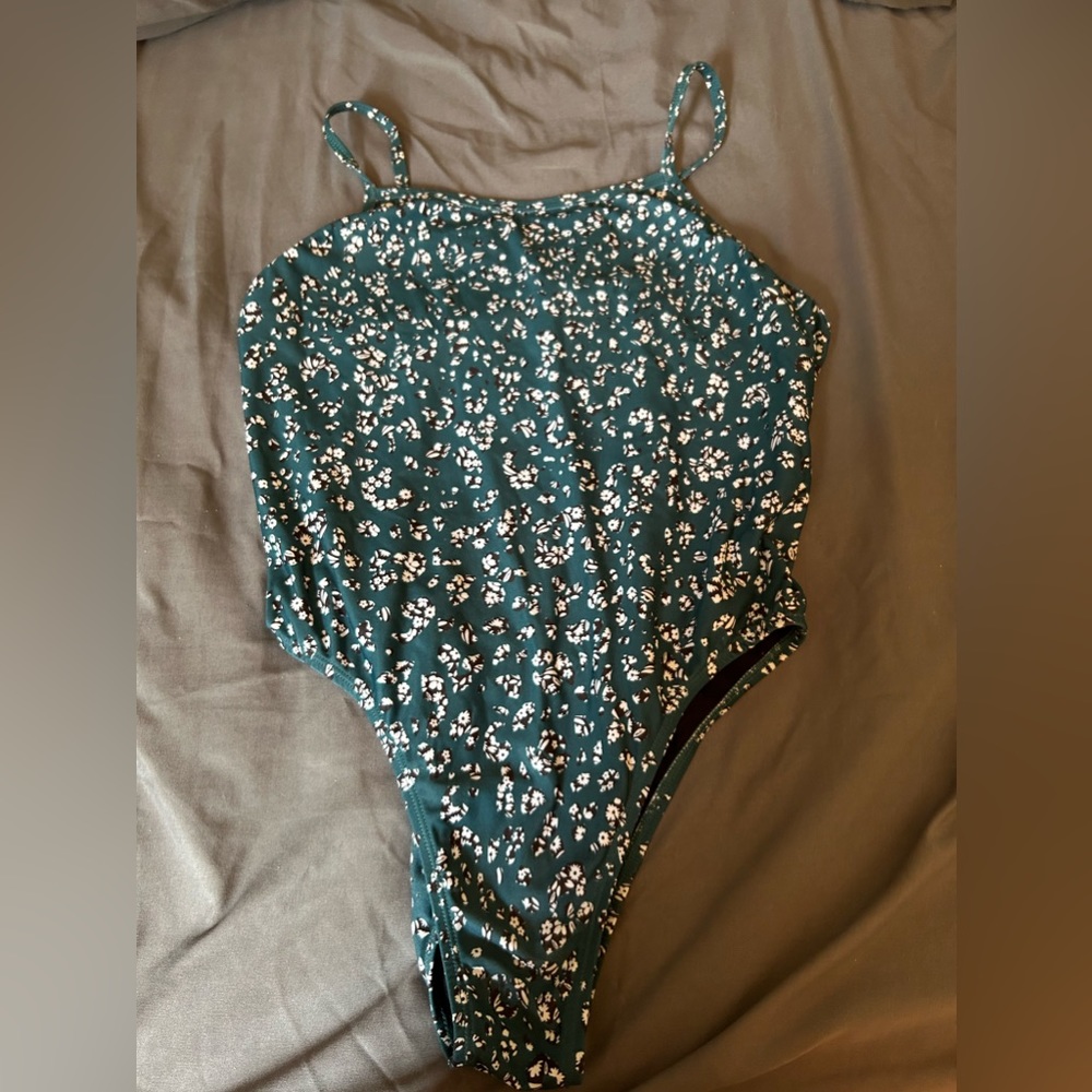 Excellent condition Jolyn Drew Onesie in Apollo Print Size 34